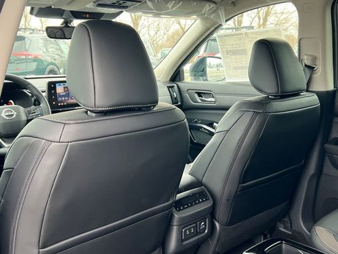 New 2026 Nissan Pathfinder Platinum w/ Lighting Package image 40