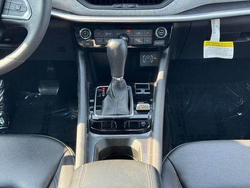 Used 2023 Jeep Compass Latitude w/ Convenience Group AWD/4WD image 16