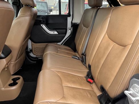 Used 2015 Jeep Wrangler Unlimited Sahara w/ Dual Top Group image 19