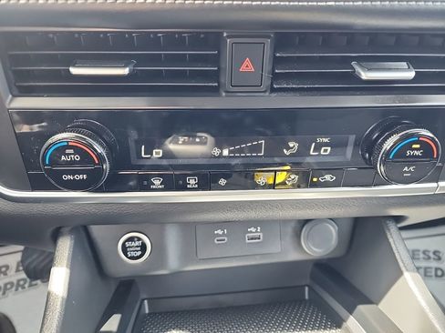 Used 2023 Nissan Rogue SV AWD/4WD image 15