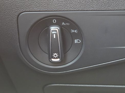 Used 2019 Volkswagen Tiguan SE w/ Panoramic Sunroof Package image 22