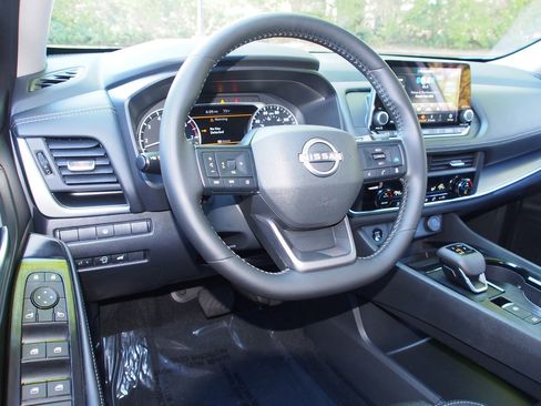 Used 2026 Nissan Rogue SV FWD image 15
