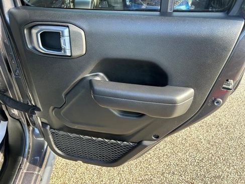 Used 2021 Jeep Gladiator Willys image 27