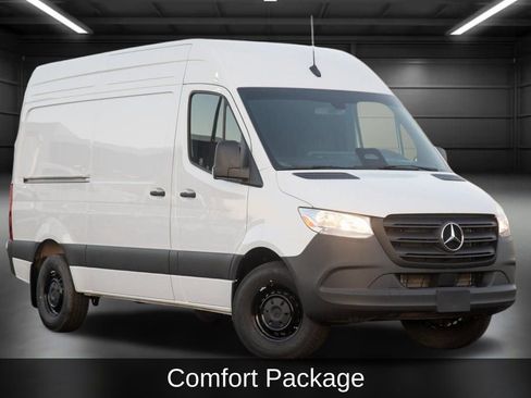 Used 2025 Mercedes-Benz Sprinter 2500 image 3