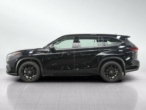 Used 2024 Toyota Highlander Limited AWD/4WD image 2