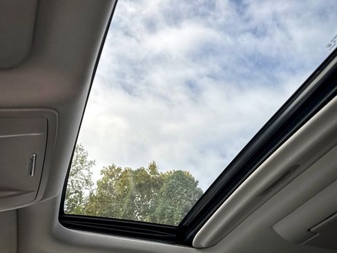 Used 2017 GMC Yukon XL SLT w/ Open Road Package image 23