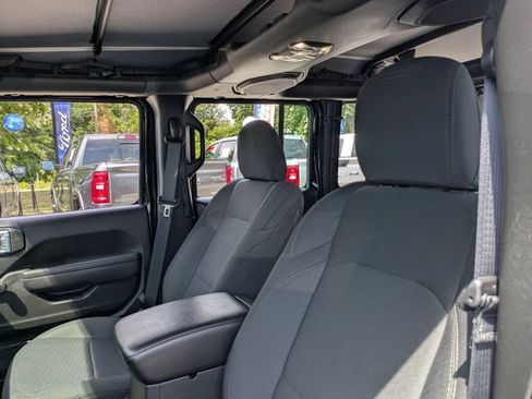 Used 2022 Jeep Wrangler Unlimited Sport AWD/4WD image 14