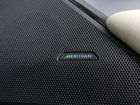 Used 2023 Land Rover Range Rover Velar R-Dynamic S image 60