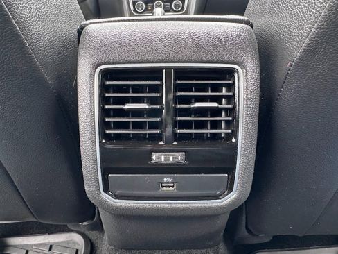 Used 2018 Volkswagen Passat 3.6 image 41