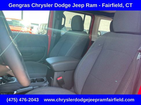 Certified 2025 Jeep Wrangler Unlimited Sahara AWD/4WD image 39