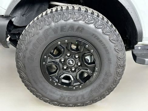 Certified 2023 Ford Bronco Wildtrak image 8