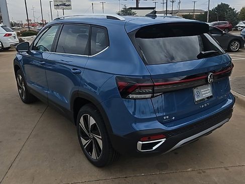 New 2026 Volkswagen Taos SE image 7