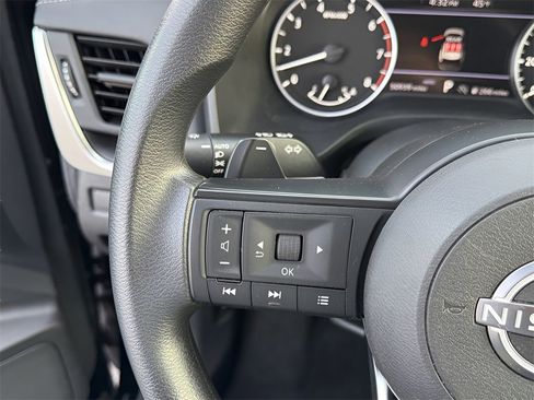 Used 2024 Nissan Rogue S image 22