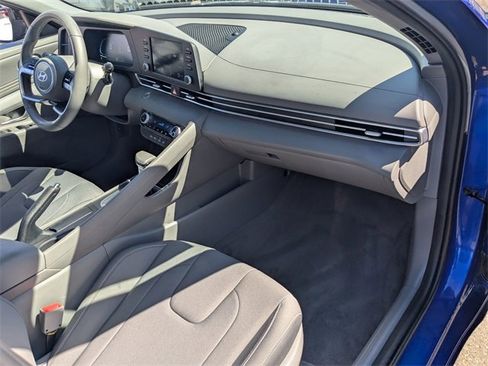 Used 2025 Hyundai Elantra Sport image 35