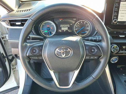 Certified 2022 Toyota Venza XLE image 19