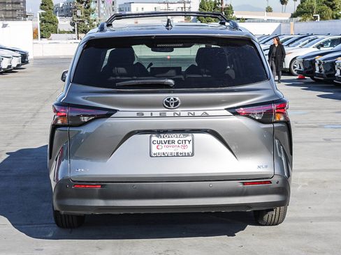 New 2026 Toyota Sienna XLE image 8