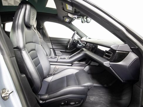 Used 2022 Porsche Taycan image 9