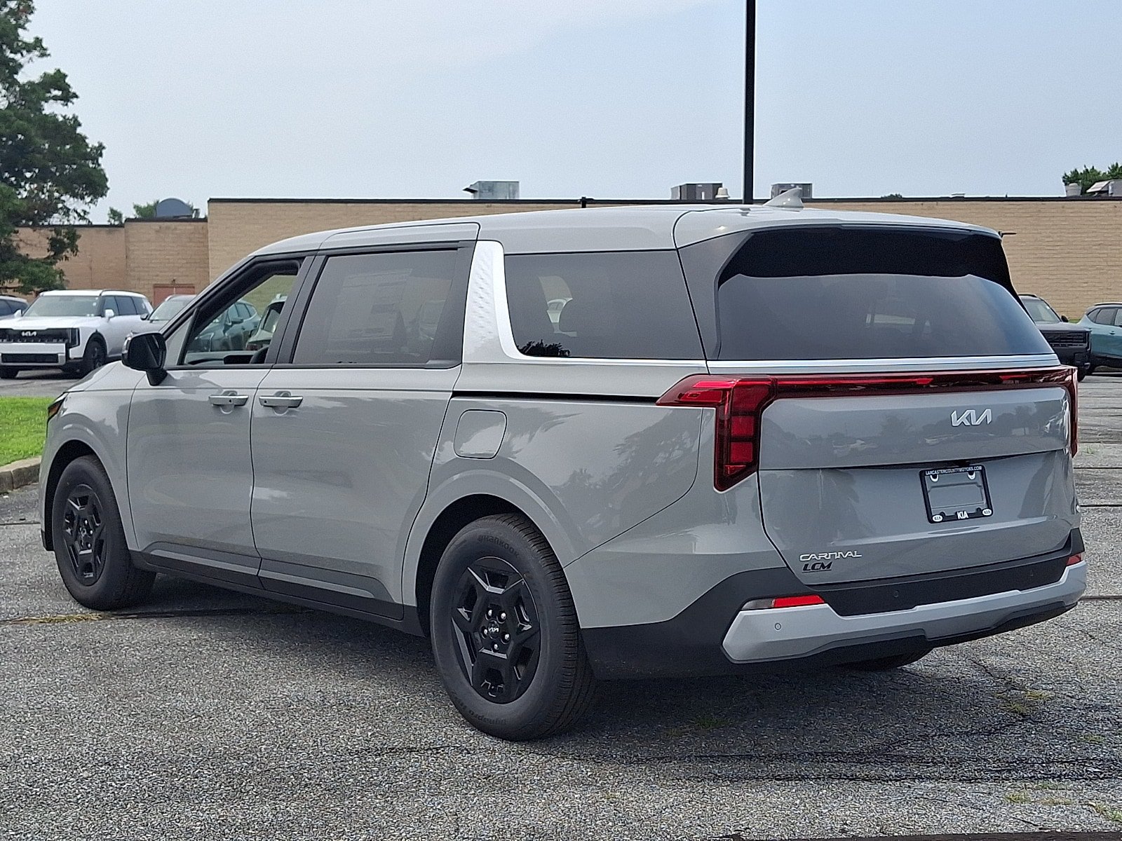 New 2027 Kia Carnival FWD image 4