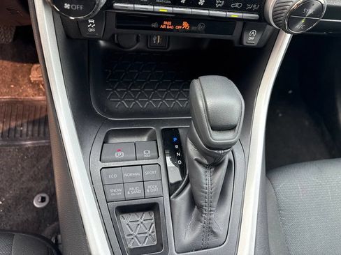 Used 2025 Toyota RAV4 XLE AWD/4WD image 19