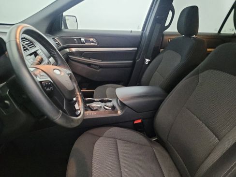 Used 2018 Ford Explorer XLT AWD/4WD image 17