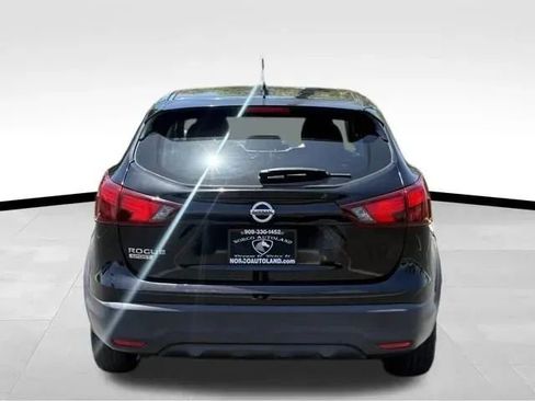 Used 2019 Nissan Rogue Sport S FWD image 5