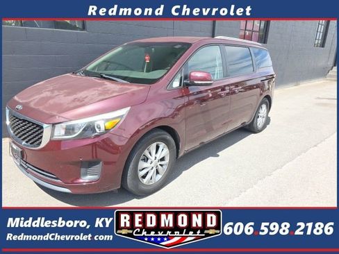 Used 2017 Kia Sedona LX w/ LX Essentials Premium Package image 1