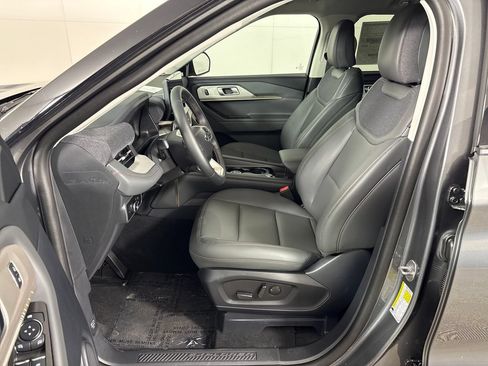 New 2026 Ford Explorer Active w/ Active Comfort Package RWD image 28