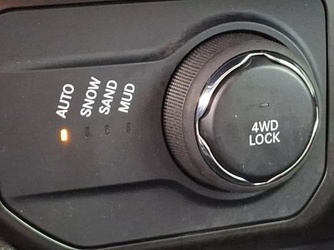 Used 2023 Jeep Renegade Latitude AWD/4WD image 26