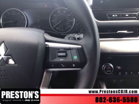 Used 2025 Mitsubishi Outlander AWD image 14