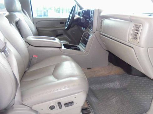 Used 2004 Chevrolet Silverado 2500 LT w/ Skid Plate Package AWD/4WD image 8