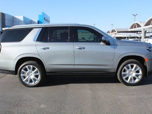 Used 2024 Chevrolet Tahoe High Country AWD/4WD image 2