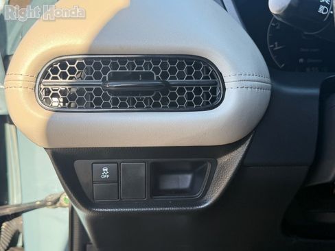 Used 2025 Honda HR-V LX image 15