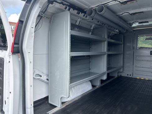 Used 2017 Chevrolet Express 2500 RWD image 25