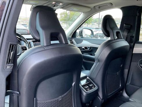 Used 2021 Volvo XC90 T5 Momentum image 12