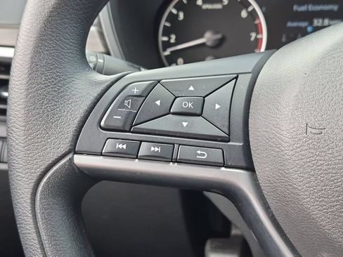 Used 2025 Nissan Altima 2.5 SV FWD image 21
