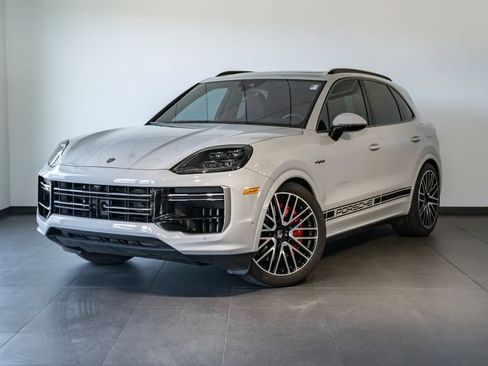 Certified 2025 Porsche Cayenne Turbo AWD/4WD image 1