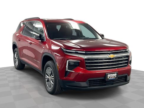New 2025 Chevrolet Traverse LT image 1