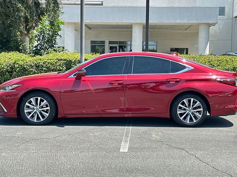Used 2020 Lexus ES 350 w/ Premium Package FWD image 2