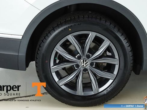 Used 2022 Volkswagen Tiguan SE w/ Panoramic Sunroof Package AWD/4WD image 13