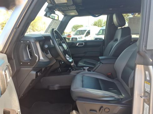 Certified 2024 Ford Bronco Outer Banks w/ Sasquatch Package AWD/4WD image 23