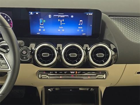 Used 2025 Mercedes-Benz GLA 250 GLA 250 image 17