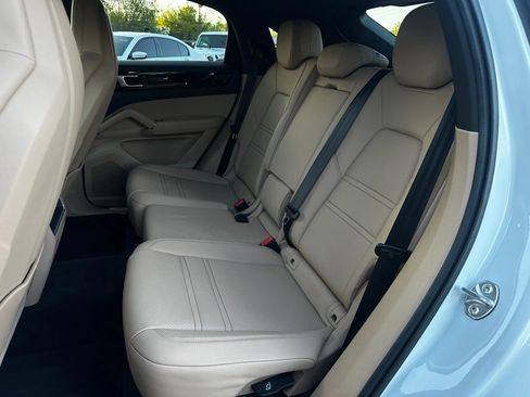 Used 2022 Porsche Cayenne Coupe image 19