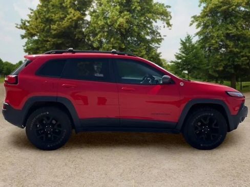Used 2017 Jeep Cherokee Trailhawk w/ Cold Weather Group AWD/4WD image 9