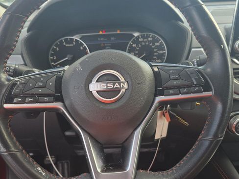 Used 2023 Nissan Altima 2.5 SR FWD image 10