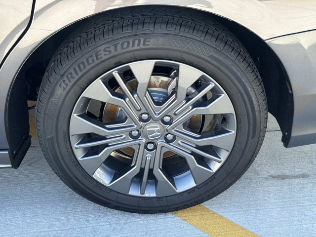 New 2027 Honda Odyssey Touring image 3
