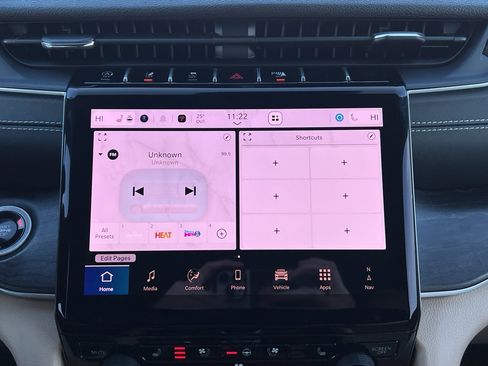 Used 2024 Jeep Grand Cherokee L Limited w/ Luxury Tech Group II image 23