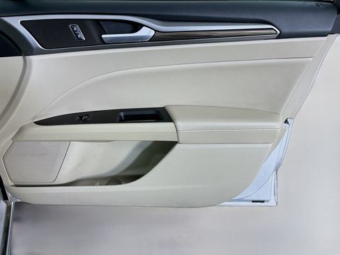 Used 2018 Ford Fusion SE FWD image 36