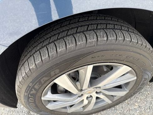 Used 2024 Chevrolet Equinox Premier AWD/4WD image 10