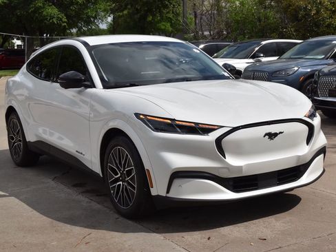 Certified 2025 Ford Mustang Mach-E Premium image 4