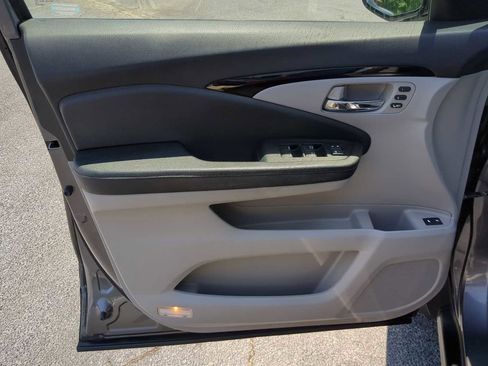 Used 2016 Honda Pilot Touring image 11